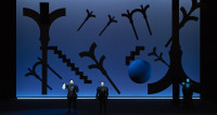 Otello de bleu et d'ivoire par Bob Wilson capté à l'Opéra National de Grèce