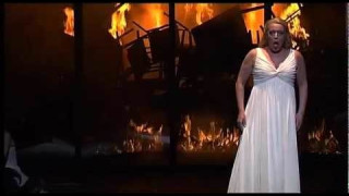 Nina Stemme dans Le Crépuscule des dieux à l'Opéra d'État de Bavière