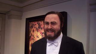 Luciano Pavarotti chante Vesti la giubba extrait de Paillasse
