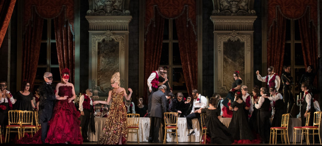 À Toulouse, une Traviata en rose et noir