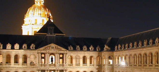 Drôle de guerre des divas aux Invalides