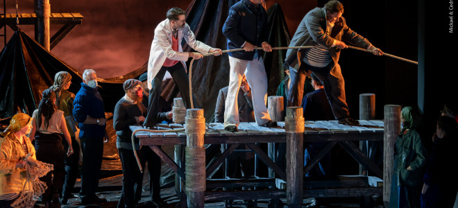 Un sombre Peter Grimes illumine le renouveau de l’Opéra d’Avignon