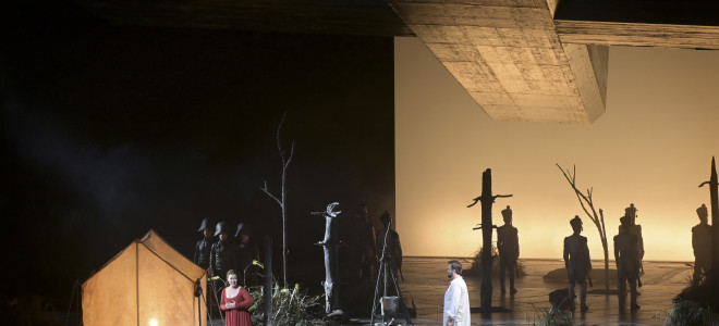 Tosca en clair-obscur à l’Opéra Bastille