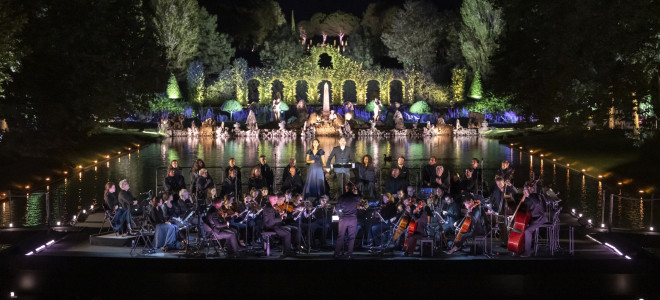 Orphée en apesanteur sur le Miroir d'eau