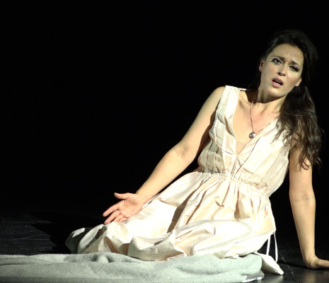 Erminie Blondel dans La Traviata par Oriol Tomas