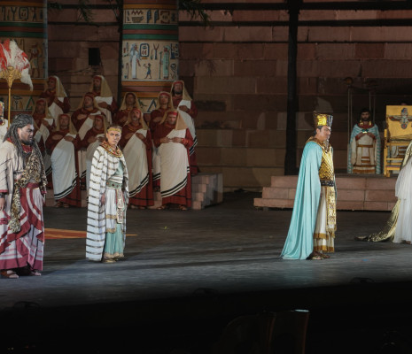 Youngjun Park, Ivan Magri, Simon Lim et Agnieszka Rehlis dans Aida par Gianfranco de Bosio aux Arènes de Vérone