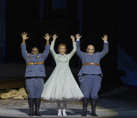 Lawrence Brownlee, Julie Fuchs & Lionel Lhote - La Fille du Régiment par Laurent Pelly