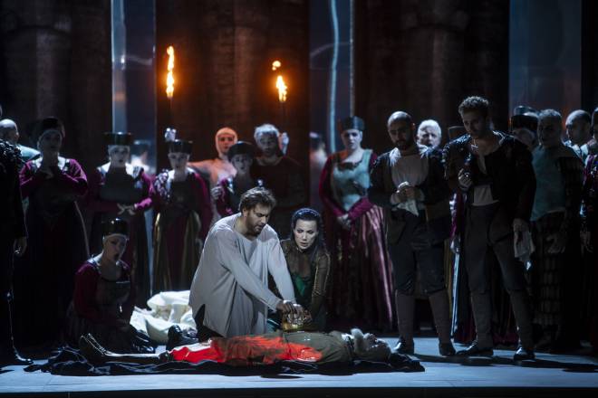 Vitaliy Bilyy (Macbeth), Béatrice Uria-Monzon (Lady Macbeth), Otar Jorjikia (Macduff), Boris Stepanov (Malcolm) - Macbeth par Jean-Louis Martinoty