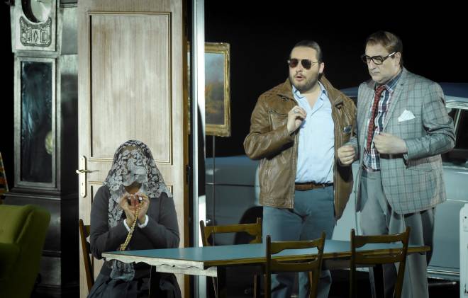 Michele Pertusi (Don Pasquale), Nadine Sierra (Norina) et Florian Sempey (Dottor Malatesta) - Don Pasquale par Damiano Michieletto