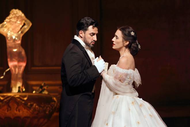 Charles Castronovo & Ermonela Jaho - La Traviata par Richard Eyre