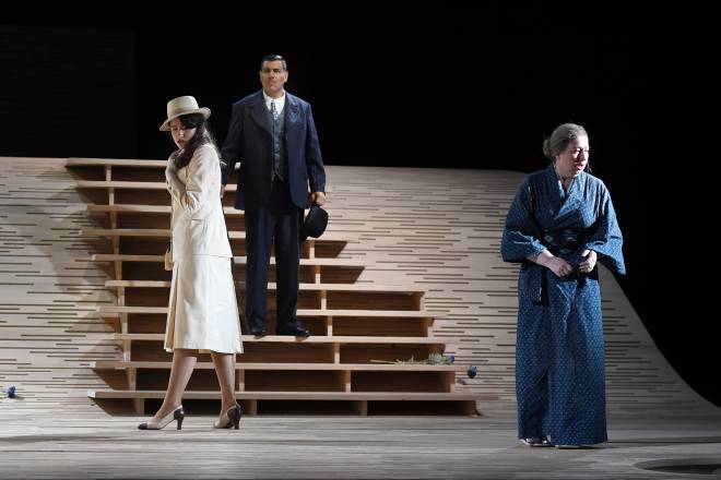 Julie Prola, Dario Solari & Cornelia Oncioiu - Madame Butterfly par Emmanuelle Bastet