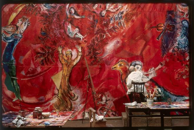 Marc Chagall travaillant sur 