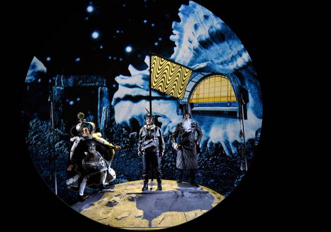 Matthieu Lecroart, Violette Polchi et Raphaël Brémard dans Le Voyage dans la Lune
