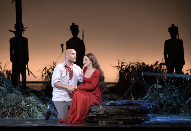 Michael Fabiano et Maria Agresta dans Tosca