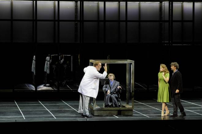 Bryn Terfel (Méphistophélès), Sophie Koch (Marguerite) et Jonas Kaufmann (Faust) dans La Damnation par Alvis Hermanis