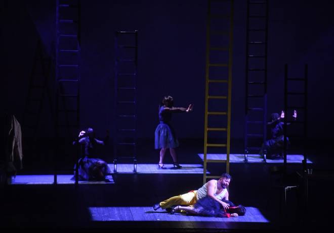 Gezim Myshketa dans Rigoletto par Marie-Eve Signeyrole