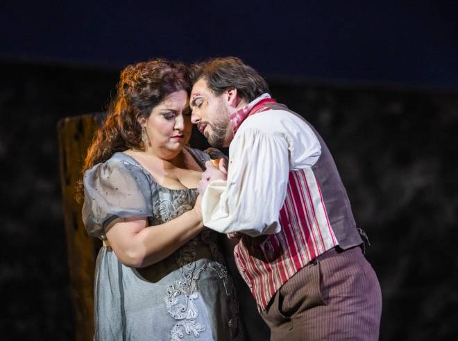 Anna Pirozzi & Freddie De Tommaso - Tosca par Jonathan Kent
