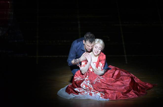 Luca Pisaroni et Anna El-Khashem dans Les Noces de Figaro
