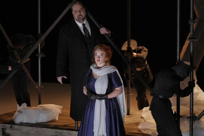 Stefano Meo et Izabela Matula dans Tosca par Silvia Paoli