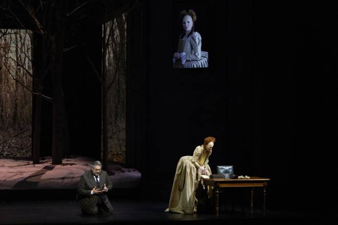 Nicola Alaimo et Elsa Dreisig dans Roberto Devereux par Mariame Clément