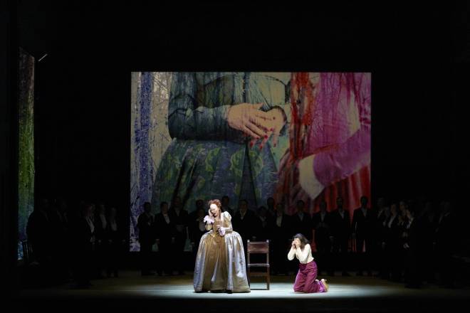 Elsa Dreisig et Stéphanie d'Oustrac dans Roberto Devereux par Mariame Clément