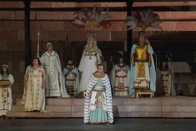 Maria José Siri, Alexander Vinogradov, Agnieszka Rehlis, Ivan Magri et Simon Lim dans Aida par Gianfranco de Bosio aux Arènes de Vérone