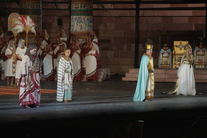 Youngjun Park, Ivan Magri, Simon Lim et Agnieszka Rehlis dans Aida par Gianfranco de Bosio aux Arènes de Vérone