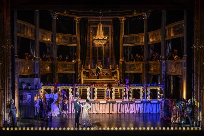 Luca Dall'Amico, Marion Bauwens, Dmitry Korchak, Irina Lungu, Pierre Doyen - La Traviata par Thaddeus Strassberger