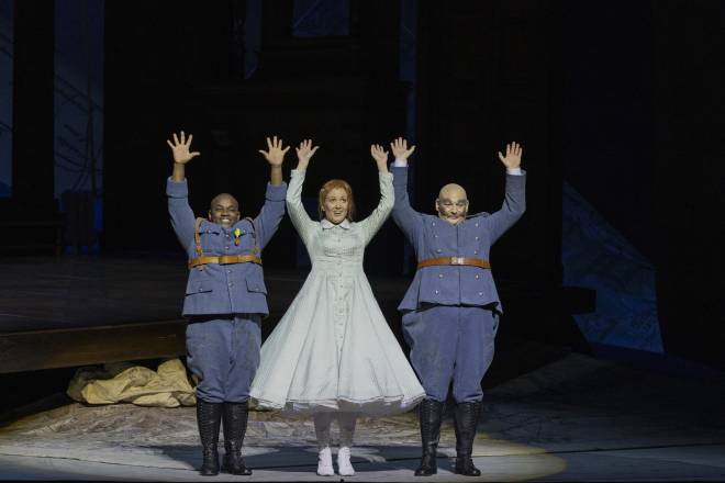 Lawrence Brownlee, Julie Fuchs & Lionel Lhote - La Fille du Régiment par Laurent Pelly