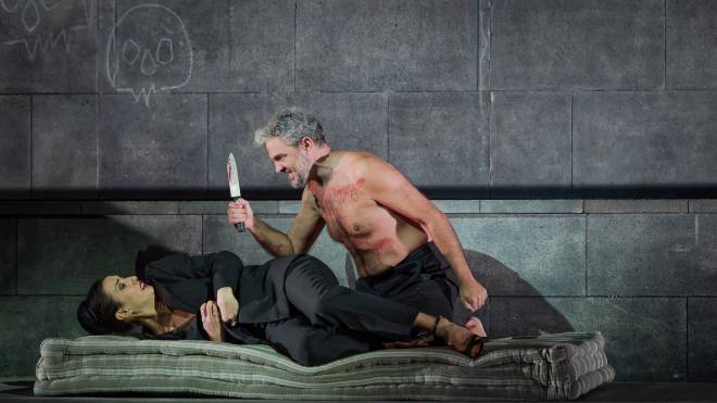 Ahlima Mhamdi & Armando Noguera - Hamlet par Frank Van Laecke