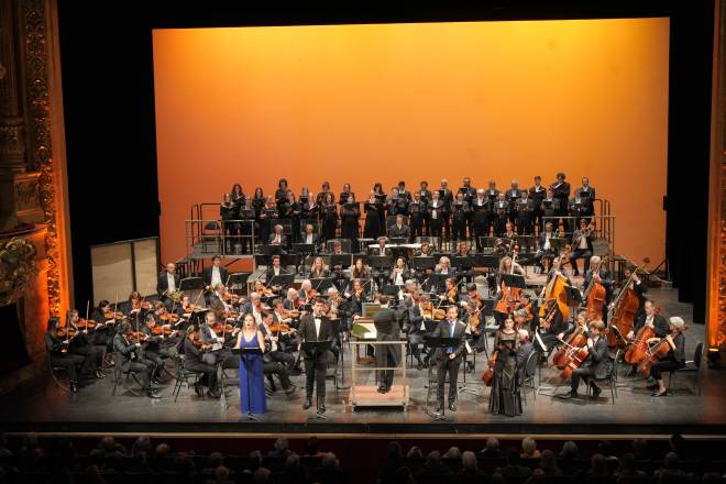 Emy Gazeilles, Alexandre Baldo, Maciej Kwaśnikowski et Dominika Gajdzis avec le Chœur Opéra national Montpellier Occitanie et l'Orchestre national Montpellier Occitanie