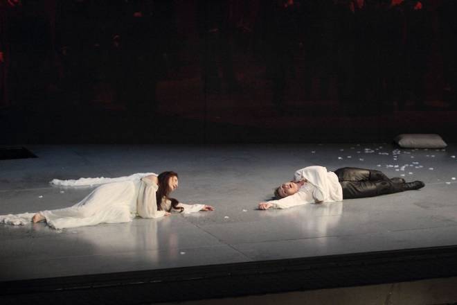 Patrizia Ciofi et Karine Deshayes dans I Capuletti e i Montecchi par Nadine Duffaut