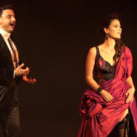 Raffaele Abete et Erminie Blondel dans La Traviata par Oriol Tomas