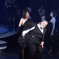 Emma Parkinson et Frédéric Goncalves dans La Traviata par Oriol Tomas