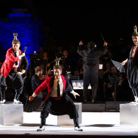 Davide Benigno, David Costa Garcia et Federico Parisi dans Turandot au Théâtre antique de Taormina