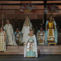 Maria José Siri, Alexander Vinogradov, Agnieszka Rehlis, Ivan Magri et Simon Lim dans Aida par Gianfranco de Bosio aux Arènes de Vérone