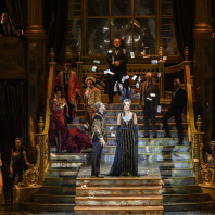 Aurore Daubrun, Samuel Namotte, Francesco Pittari, Dmitry Korchak, Simone Piazzola, Irina Lungu, Luca Dall'Amico - La Traviata par Thaddeus Strassberger