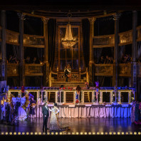 Luca Dall'Amico, Marion Bauwens, Dmitry Korchak, Irina Lungu, Pierre Doyen - La Traviata par Thaddeus Strassberger