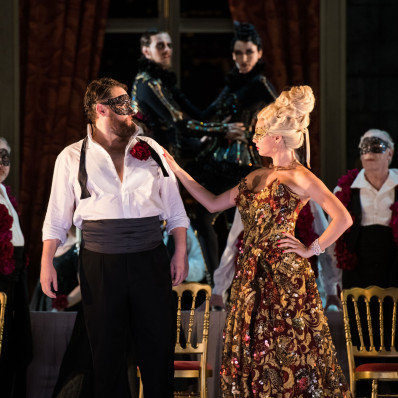 Airam Hernandez et Catherine Trottmann dans la Traviata