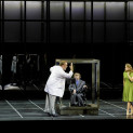 Bryn Terfel (Méphistophélès), Sophie Koch (Marguerite) et Jonas Kaufmann (Faust) dans La Damnation par Alvis Hermanis