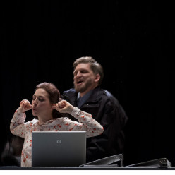 Olivia Doray (Marcelline) et Andréa Früh (Jaquino) - Fidelio par Philippe Miesch