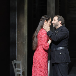 Ludivine Gombert & Florian Laconi - Carmen par Nicola Berloffa