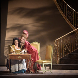 Anna Aglatova & Vannina Santoni - Les Noces de Figaro par James Gray