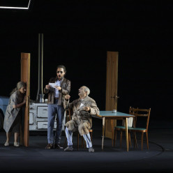 Marie-Pascale Grenier, Florian Sempey, Laurent Naouri - Don Pasquale par Damiano Michieletto