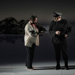 Samuele Simoncini et Eric Vrain dans Tosca par Silvia Paoli