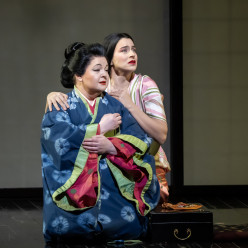 Elizabeth DeShong & Asmik Grigorian - Madame Butterfly par Anthony Minghella