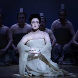 Eleonora Buratto - Madame Butterfly par Robert Wilson