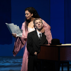 Pretty Yende & Benjamin Bernheim - Les Contes d'Hoffmann par Bartlett Sher