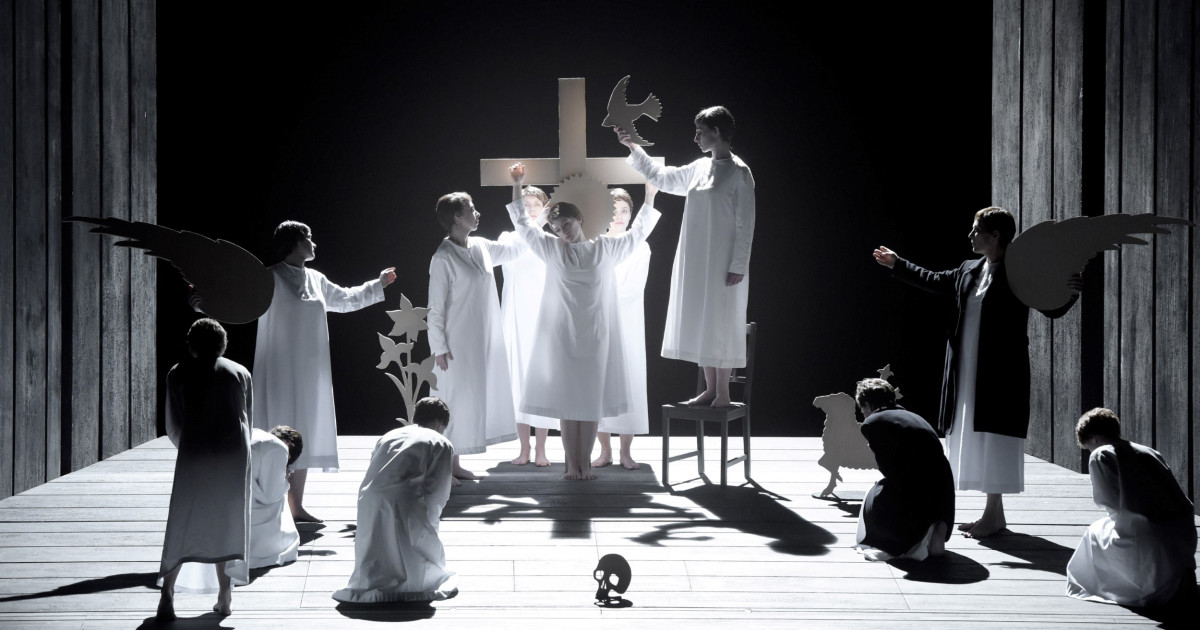 Dialogues Des Carmelites Par Olivier Py Au Theatre Des Champs Elysees Santo Subito